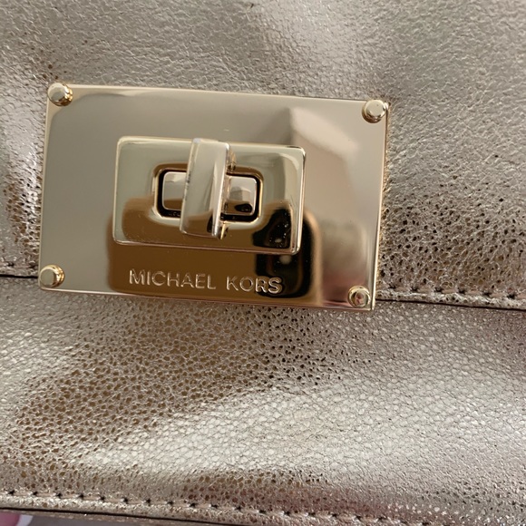 NEW CONDITION - MICHAEL KORS Shoulder/Crossbody Bag (Gold) - Picture 8 of 16